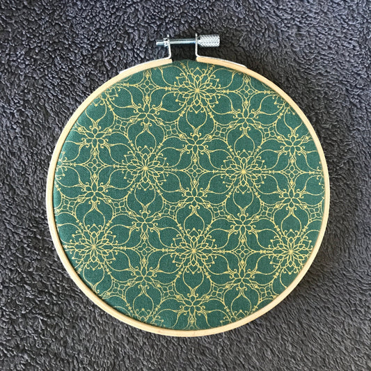 Festive Green 5 in Pin Display Empty Embroidery Hoop